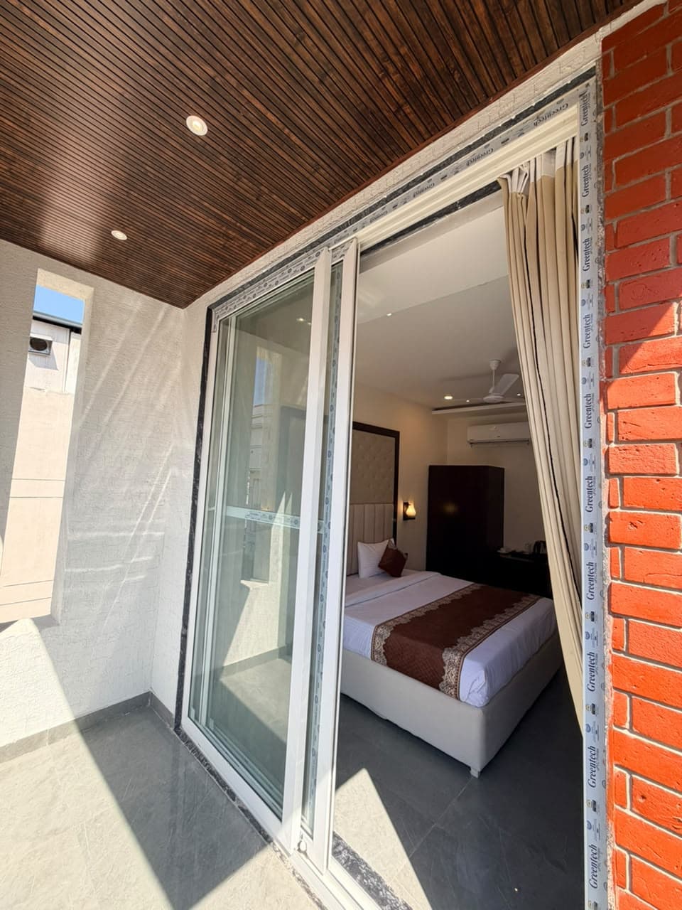 Basalt Balcony Room Category C view 7